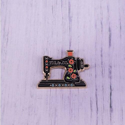 Singer 1920s Treadle Sewing Machine Lapel Brooch Royal Black Enamel Brooch Badge