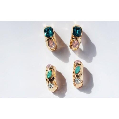 GSOLD Stud Earrings