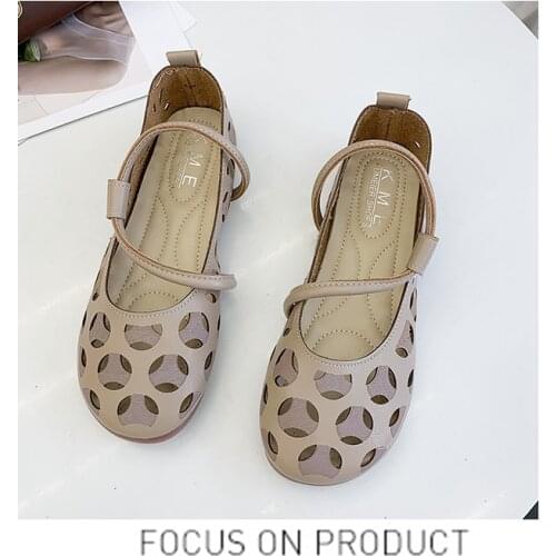 Hollow Out Single Shoe In Tide 2021 Summer New Retro Flat Sandal Joker Crocs Skid Resistant Pregnant Women Sandals for Women