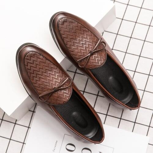 Autumn designer mens prom spiked loafers retro luxury brand genuine leather brown fashion comfortable gents shoes high quality