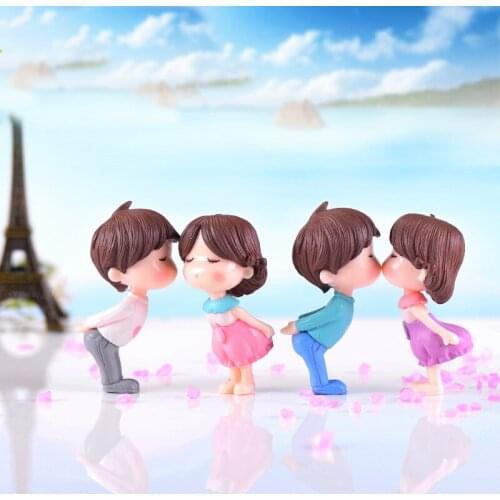 2pcs/Pair Little Lovers Kiss PVC Craft Moss Micro World Bonsai Garden Small Ornaments Landscape Home Garden Decoration