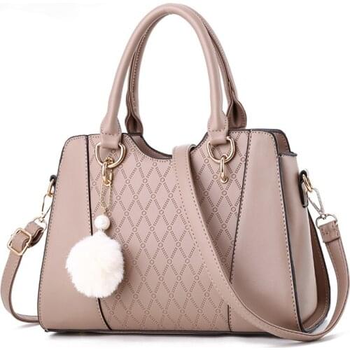 Women PU Leather Womens Messenger Bag Fur Ball Crossbody Flap Bag Elegant Female Shoulder Bag Solid Color Handbags feminina