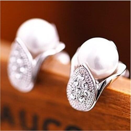 Korean Fashion New Style Rhinestone Lily Pearl Earrings Womens Jewelry