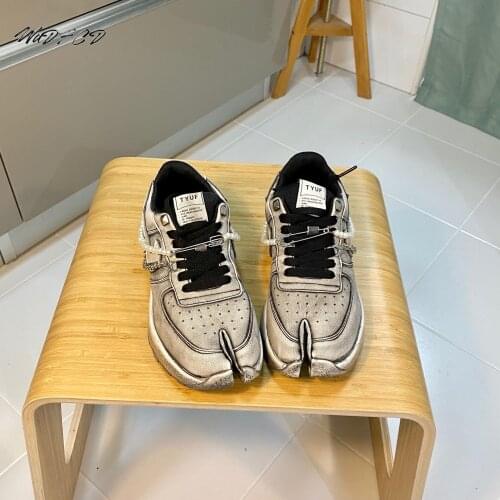 Split Toe Sneakers Women Fashion Casual Rub Color String Bead Sheep Hoof Ninja Shoes Street Trend Cool Wedge Platform Dirty Shoe