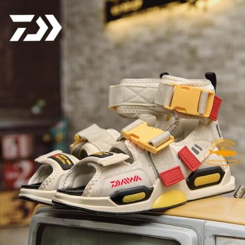 Daiwa Sandals Men Fishing Shoes Slippers Summer Cool Breathable Comfortable Walking Shoes Flats Men Sneakers Light Casual Shoes