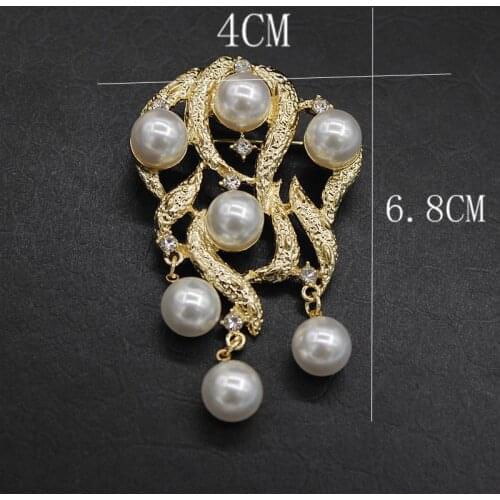 2021 New Creative Design Barlow Palace Vintage Marine Coral Pearl Brooch Womens Accessories