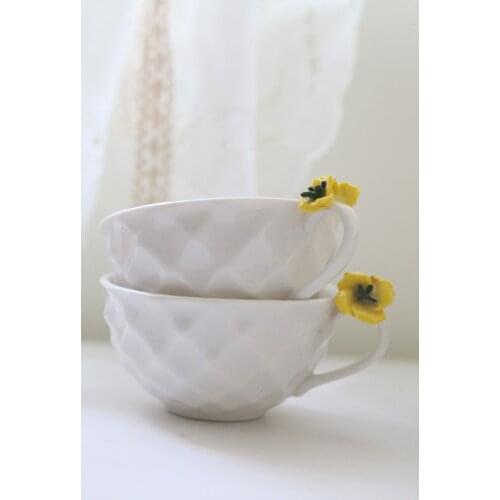 Creative Design Ceramic Coffee Mug with Yellow Flower Decoration 250ml