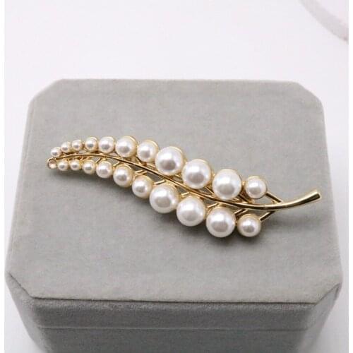 Sweet Pearl Leaf Brooches For Women Elegant Accessories Wedding Party Gift