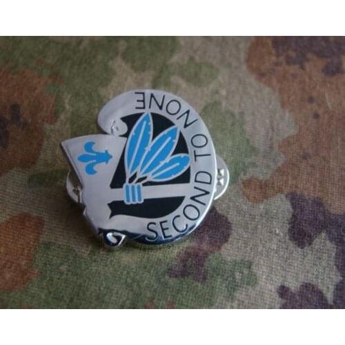 US ARMY CREST PIN INFANTRY 2ND DIVISION SECOND TO NONE METAL BADGE