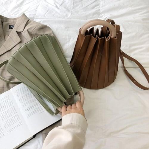 2021 new womens bag PU leather solid color fashion ring wooden buckle portable pleated bucket bag wild shoulder shoulder bag