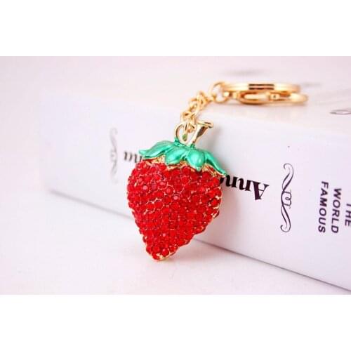 Rhinestone Korean Keychain Creative Crystal Sweet Red Strawberry Car Keychain Ladies Bag Accessories Metal Pendant Keychain Gift