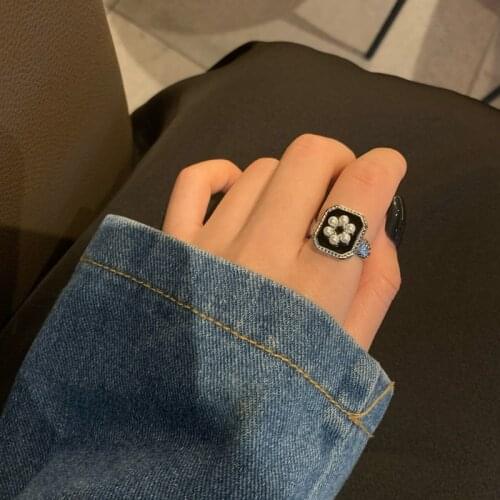 Mihan Retro Jewelry French Flower Rings Hight Quality Vintage Enamel Simulateld Pearls Metal Rings For Girl Party Gifts