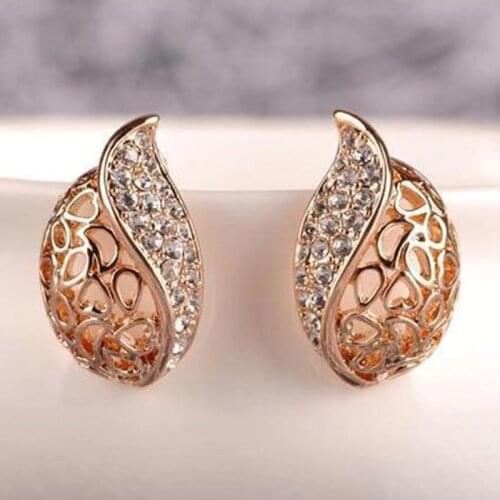 Exquesite Seaside Hollow Leaf Rhinestone Crystal Lover Valentines Gift Stud Earrings Gold Color Fashion Jewelry 1Pair Zircon