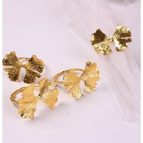 10pcs / New style retro maple leaf napkin buckle red bronze leaf napkin ring Forest series wedding napkin ring