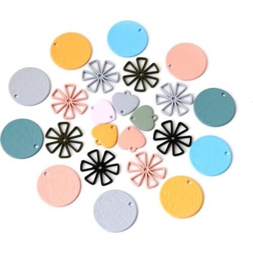 10Pcs/Lot 13-20mm spray paint round heart flower connector pink blue black pendant charms pendant for earrings making diy