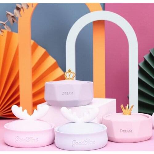 Nordic Style Ashtray Cute Girl Heart Windproof Ash Tray for Tabletop Gift for friends Hotel Outdoor Home Decor Smoking Holder