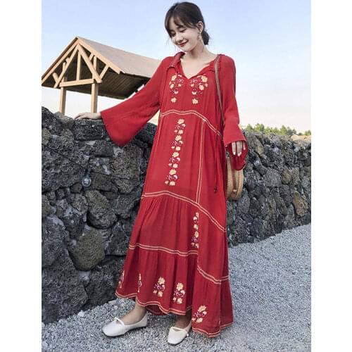 The new summer version of the Bohemian holiday beach island dress dress retro embroidered loose large size dress