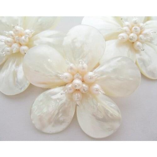 YYGEM 18" Handmade 3 Strands Natural white shell wrap Flower Round Freshwater pearls Statement Necklace