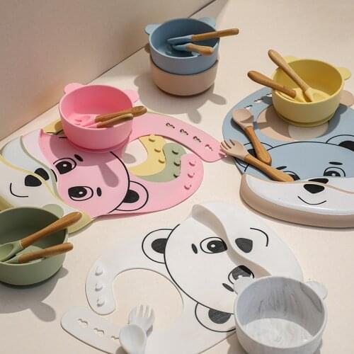 Baby 4Pcs set Silicone Bowl Baby Feeding Tableware Bibs Set Non-slip Childrens Wooden Handle Silicone Spoon Bibs Dishes