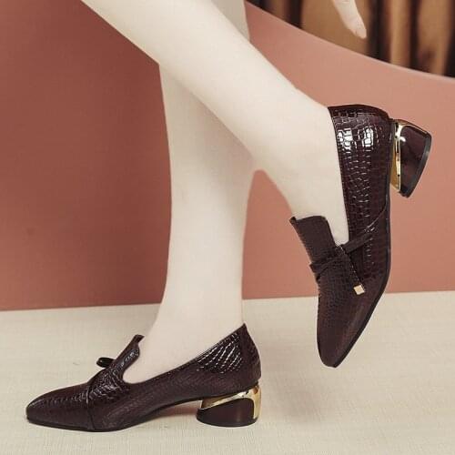 Spring Ol Office Lady Shoes Woman Patent Leather Dress Shoes Snake Pearl Ladies Shoes Pointed Toe Boat Shoes zapatos mujer 7906C