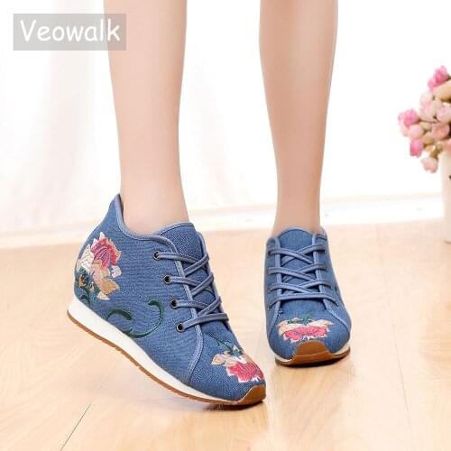 Veowalk Winter Women Flat Shoes Chinese Old BeiJing Tourism Embroidered Floral Singles Walk Dance Canvas Shoes Woman Size 34-41