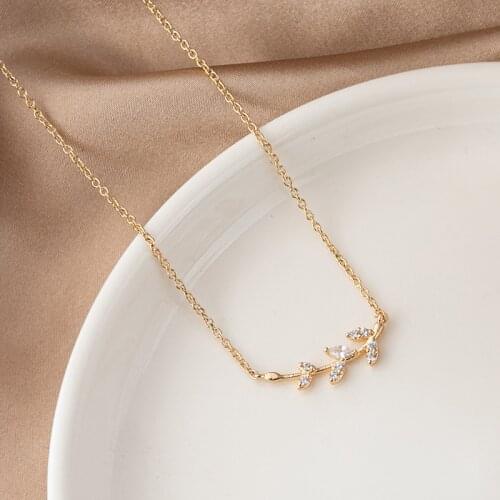 Exquisite Branch Leaf Shaped Zircon Pendant Necklace Korean Charming Womens Gold Clavicle Chain Wedding Party Jewelry Gift