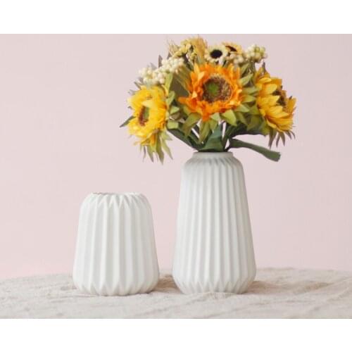 2 Pieces White Ceramic Matte Flower Vase Minimalism Porcelain Floral Vase Decorative Ornament Crafts Home Tabletop Decoration