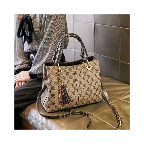 Womens bags 2019 autumn and winter new fashion ladies flower handbag wild shoulder messenger bag tassels tide