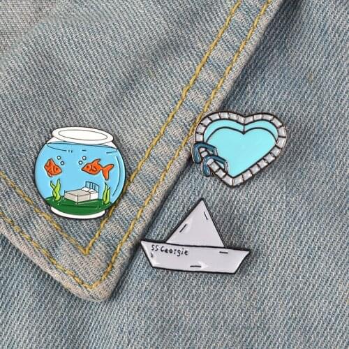 Cute Goldfish Tank Sailing Pool Enamel Brooch for Woman Badge Shirt Enamel Pin Brooches for Men Metal Pin Jewelry Accesorios