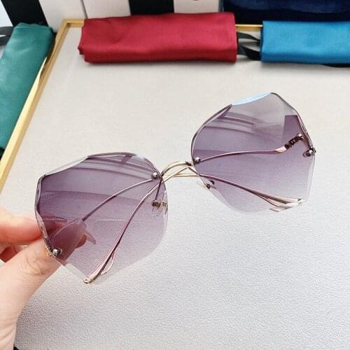 Oulylan 2021 Fashion Tea Gradient Sunglasses Women Ocean Water Cut Trimmed Curved Temples SHADES Female UV400