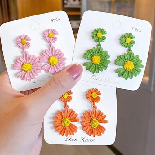 2021 New Women Girls Cute Metal Colorful Little Daisy Earrings For Women Sweet Stud Earrings Fashion Hair Accessories