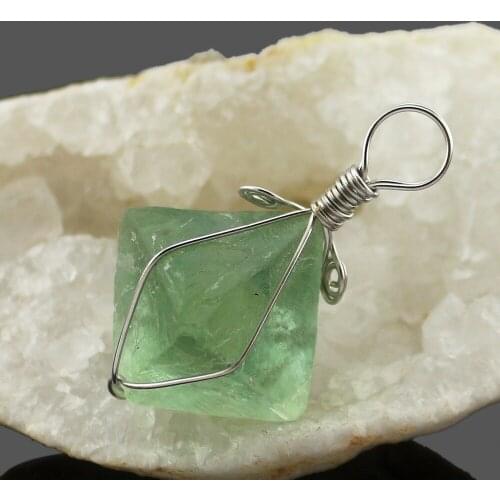 Natural Fluorite Stone Lantern-shape Metal Winding Pendant for Charms Women Jewelry Making Handmade DIY Hot Necklace Accessories