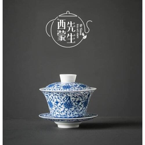 Hand painted blue and white porcelain covered bowl Sancai bowl Kung Fu tea hand grasping bowl white porcelain tea bowl tea cup