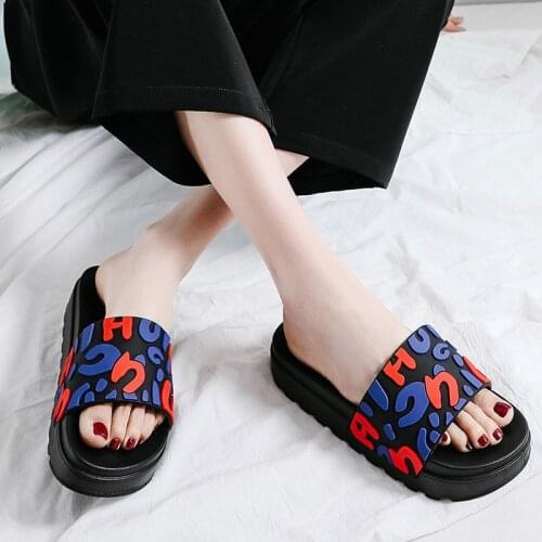 2021 new summer net red with the sport ins tide wet water cool slippers women wear fashion women thick bottom
