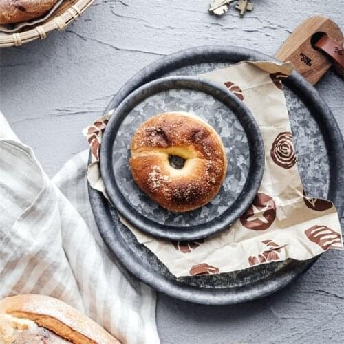 Retro Handmade Metal Food Display Trays Antique Round Iron Storage Tray Dessert Fruit Cake Bread Plate Home Kitchen Decoration