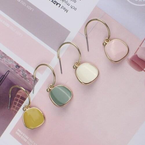 2020 New Fashion Earrings Simple Earrings Pendant Acrylic Metal Earrings Womens Party Dating Jewelry