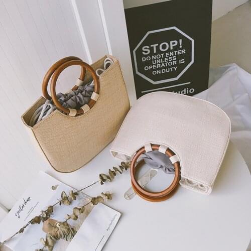 2021 Beach Chic Wind Ring Wooden Handle Woven Straw Beach Shoulder Bag