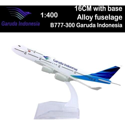 18CM 1:400 Boeing B777-300 Model Garuda Indonesia Plastic Base Alloy Aircraft Plane Collectible Airliner Display Show Kid Static