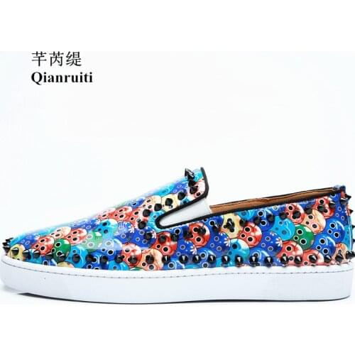 Qianruiti Men Rivet Heel Flat Shoes Casual Sneakers Low Top Printing Men Spike Runway Chaussures Hommes Vulcanized shoes