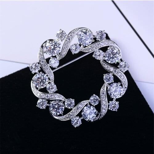 Simple White Zircon Wreath Brooch Luxe Rhinestone Garland Brooches Pin Crystal Wedding Broaches for Bridal Bouquet Dress Jewelry