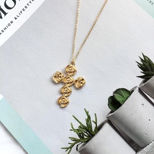 GSOLD Trendy Carved Rose Flower Creative Cross Pendant Necklace Popular Simple Alloy Sweater Chain Women Retro Jewelry 202104