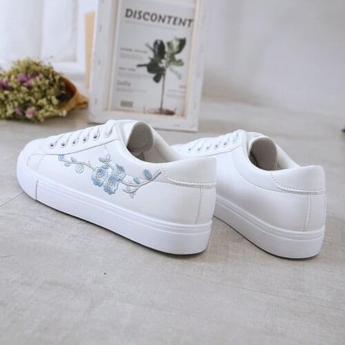 Summer Women Sneakers Fashion Breathble Vulcanized Shoes Pu leather Platform Lace up Casual White embroidered 2020 new