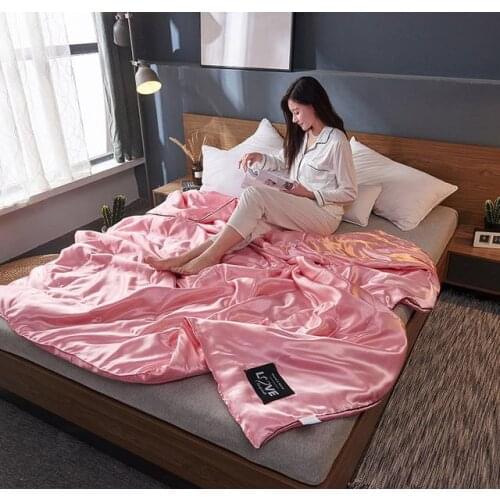 Washable Comfortable 100% Silk Comforter Blanket Quilt Duvet Washable Ice Silk Summer Air Conditioning Comforter Quilt Blanket