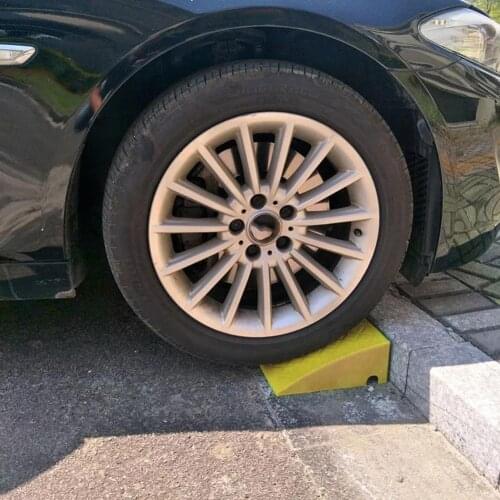 Portable Lightweight Auto Car Threshold Ramp Plastic Portable Curb Ramp With Textured Surface For 6-8CM Height Steps Curb Ramp