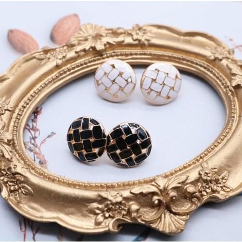 Black White Enamel Earrings, Grid New Design Cute-Sweet Modern Fashion Bricons
