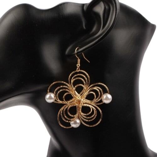 Simulated Pearl Gold Color Plated Metal Alloy Drop Flower Earrings for Women Florate Brand Wholesale Statement Dangle Earrings