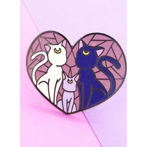 Cute Cartoon Luna Artemis Cat Enamel Pin Sailor Moon Heart-Shaped Lapel Badge Brooch Anime Collect Medal Fashion Accessories