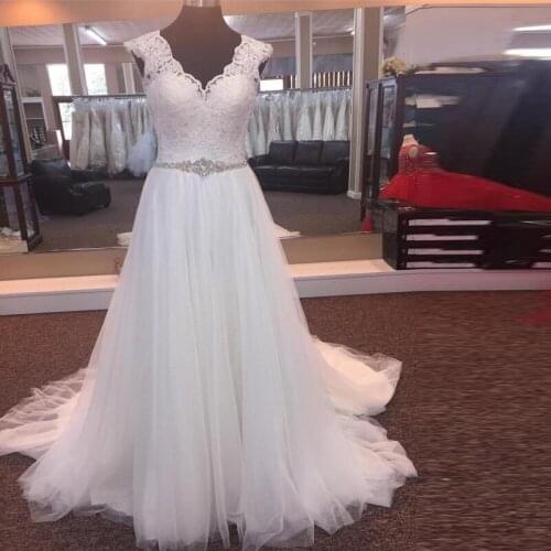 Vintage Lace Cap Sleeves V Neck Tulle White Floor Length Wedding Party Dress