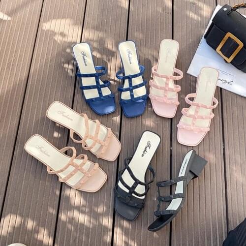 2021 Womens Slippers European Style New Fashion Middle Heel Sandals Summer Simple Wear Sandals Female Comfortable Slippers