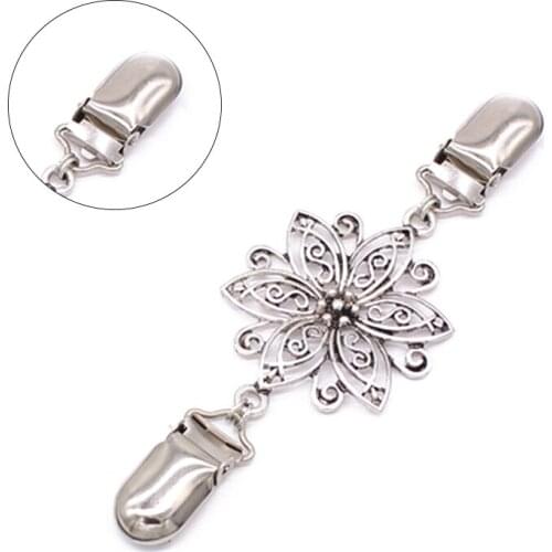 1PC Clothes Pegs Flower Pattern Plating Ancient Silver Hollow-carved Shawl Cardigan Scarves Sweater Tighten Clips